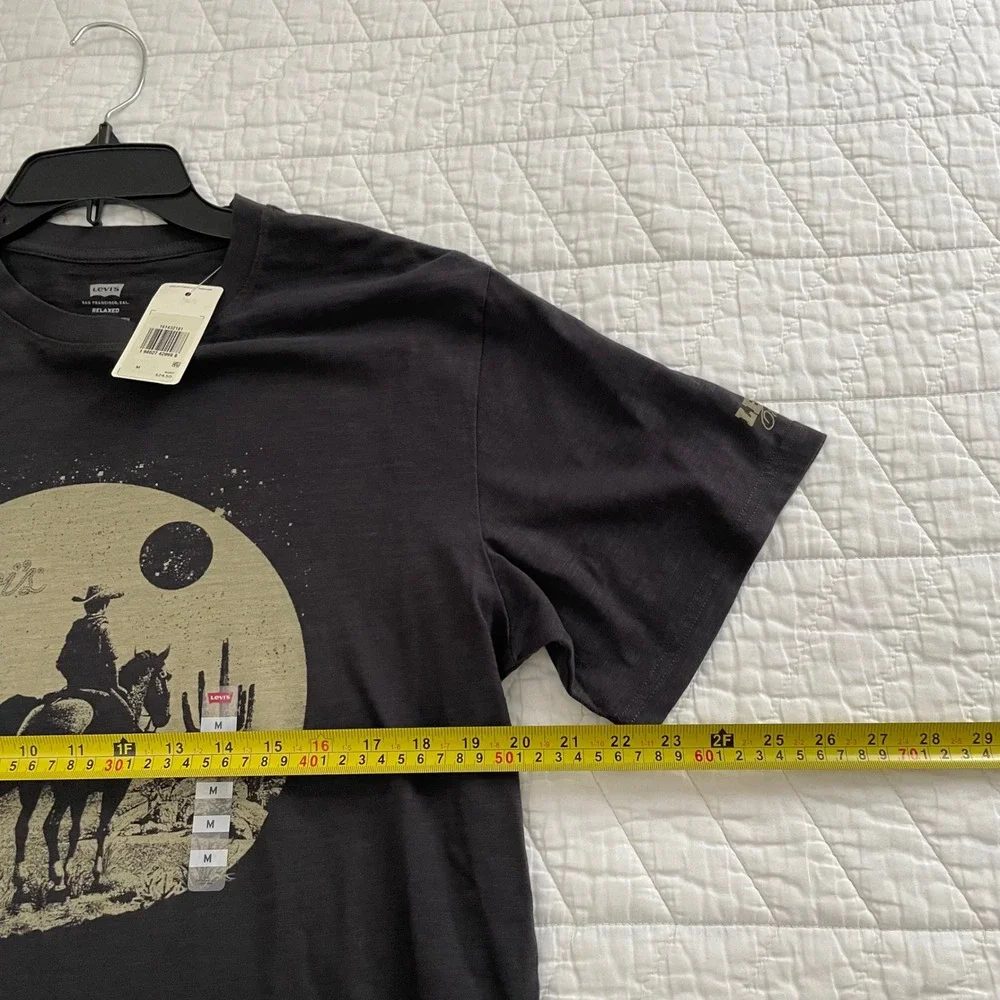Levi's Mens Relaxed Graphic T-Shirt Charcoal Gray Cowboy Desert Western Medium